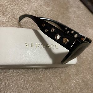 Versace woman’s sunglasses